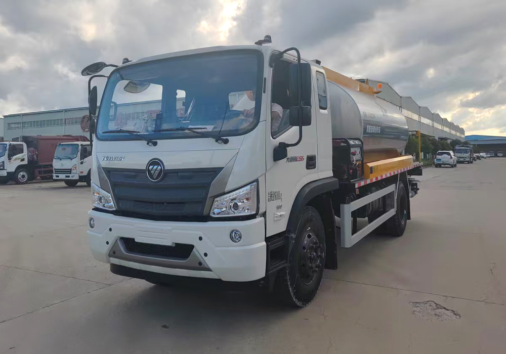 8方福田瑞沃智能瀝青灑布車